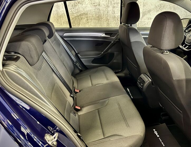 Volkswagen Golf 11