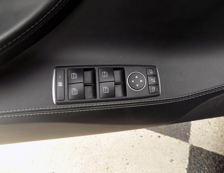 Tesla Model S 21
