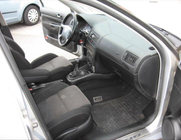 Volkswagen Golf 11