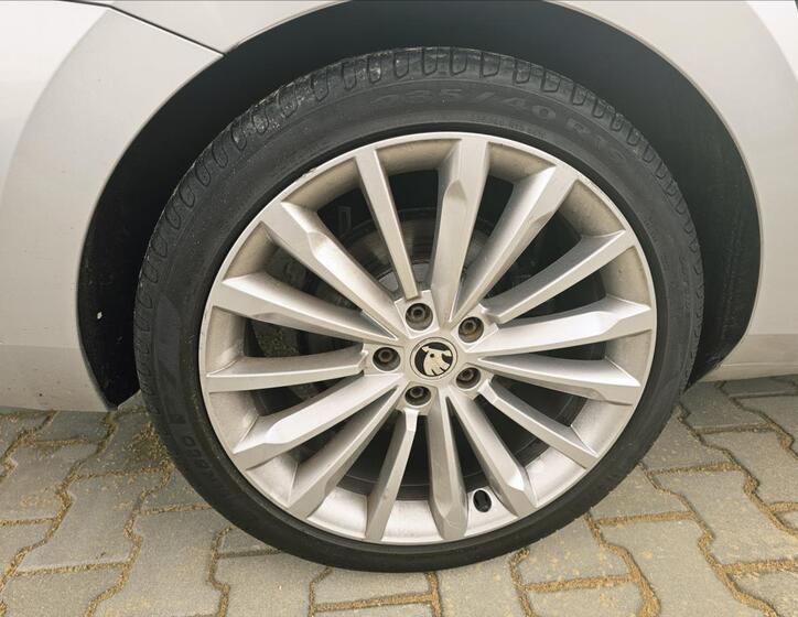 Škoda Superb 40