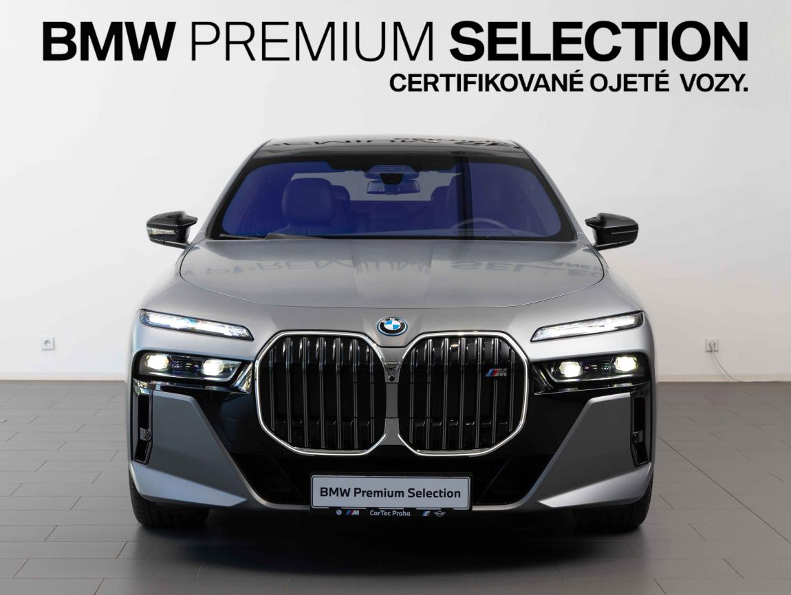 BMW i7