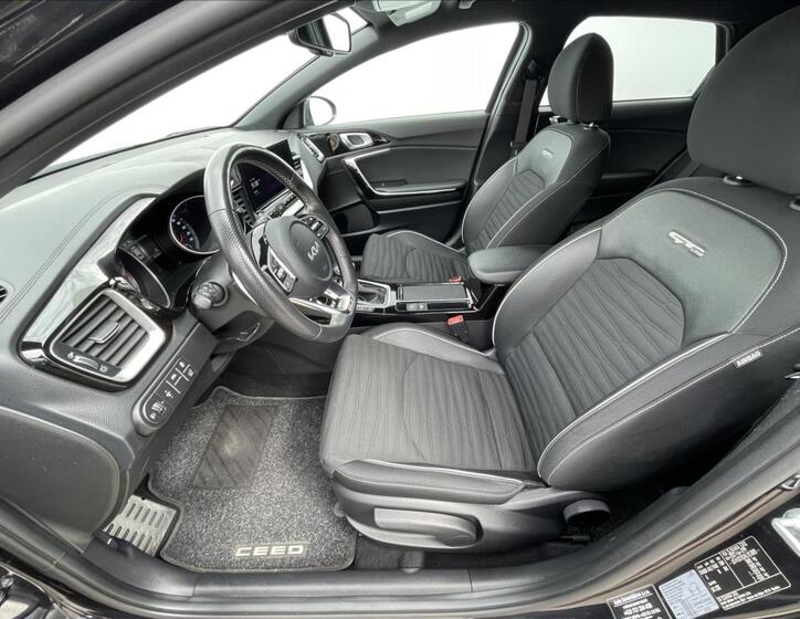 KIA ProCeed 4