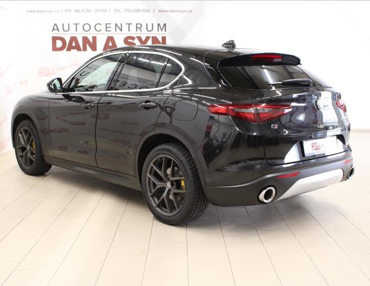 Alfa Romeo Stelvio 6