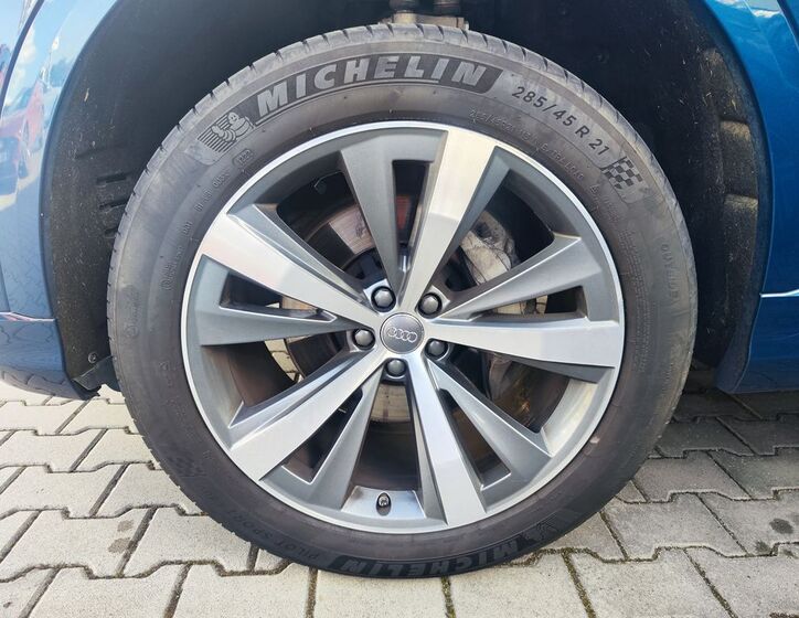 Audi Q8 41