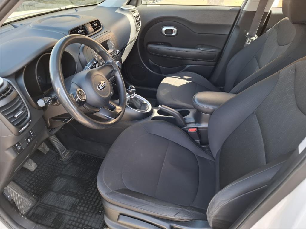 KIA Soul 10