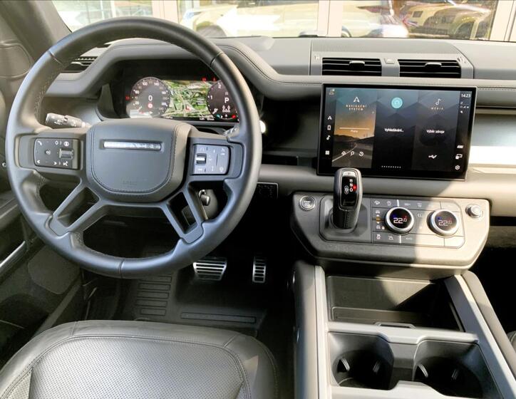 Land Rover Defender 24