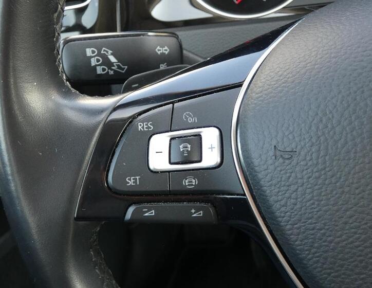 Volkswagen Golf 11