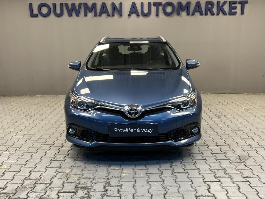 Toyota Auris 4