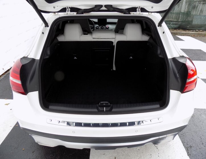 Mercedes-Benz GLA 8