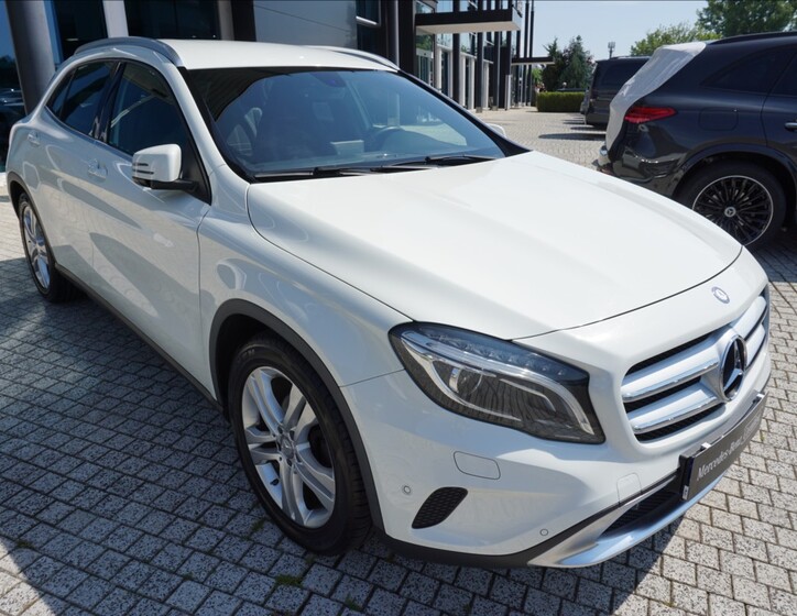Mercedes-Benz GLA 1