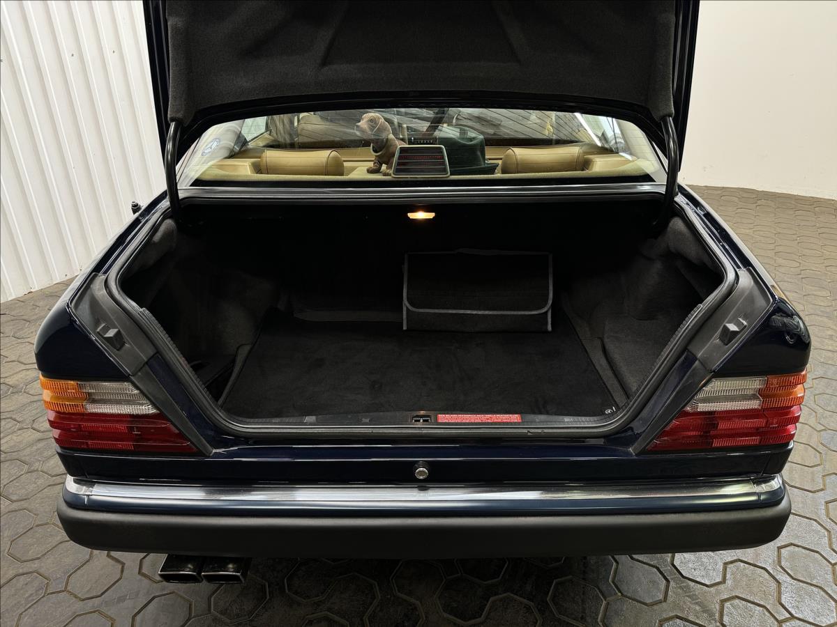 Mercedes-Benz 124