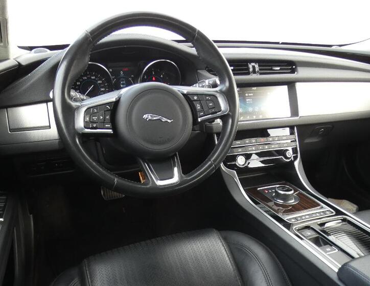 Jaguar XF 5