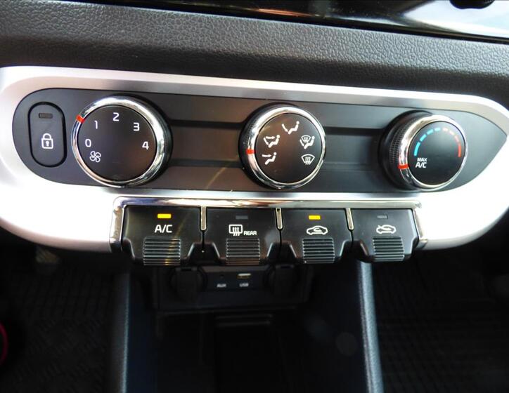 KIA Rio 27
