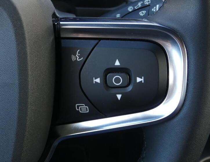 Volvo XC40 12