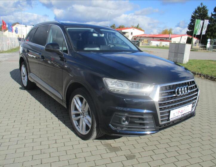 Audi Q7 6