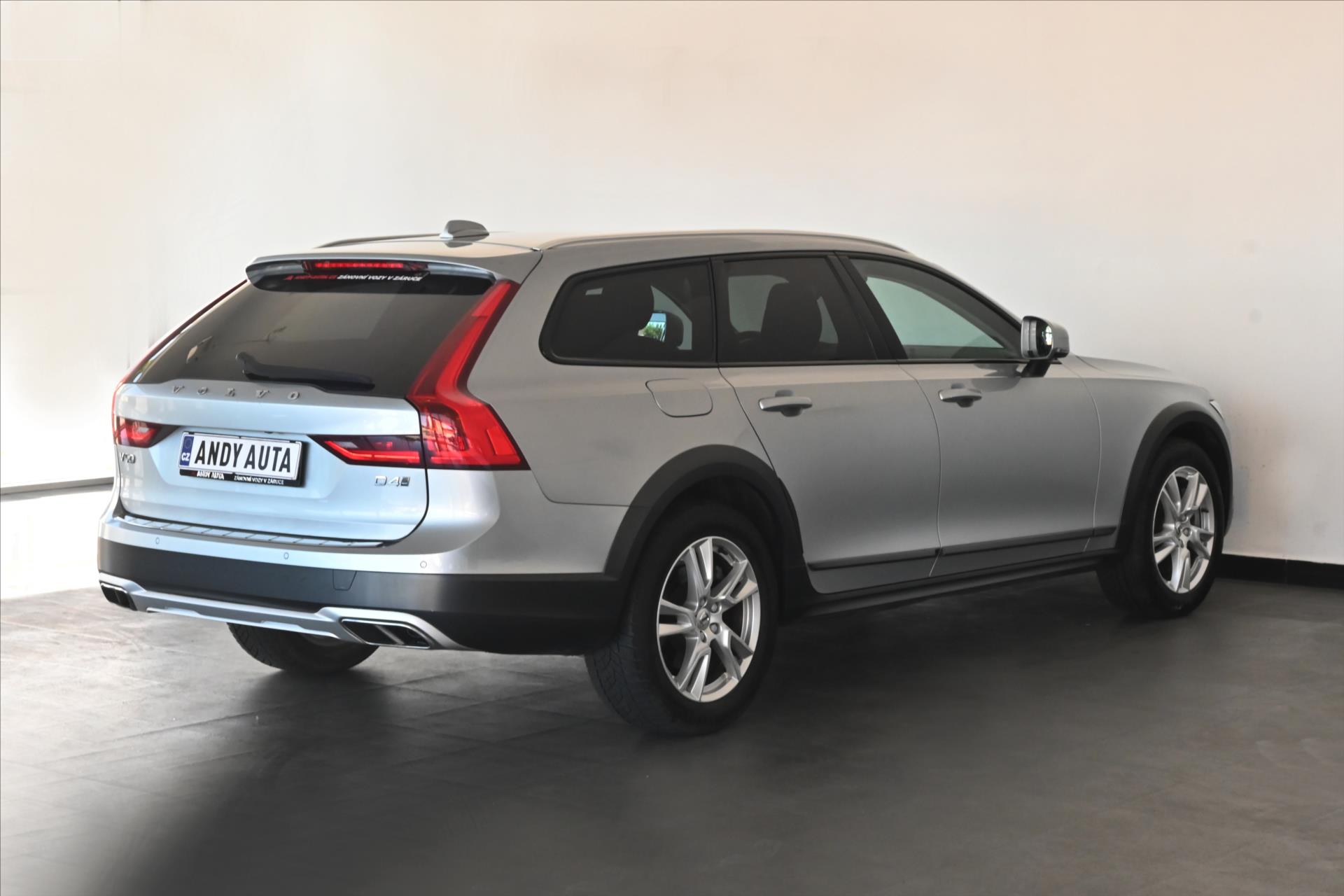 Volvo V90