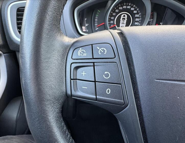 Volvo V40 24