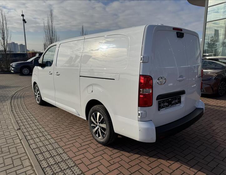 Toyota ProAce 9