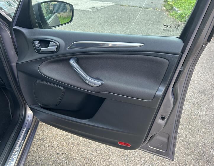 Ford Galaxy 42