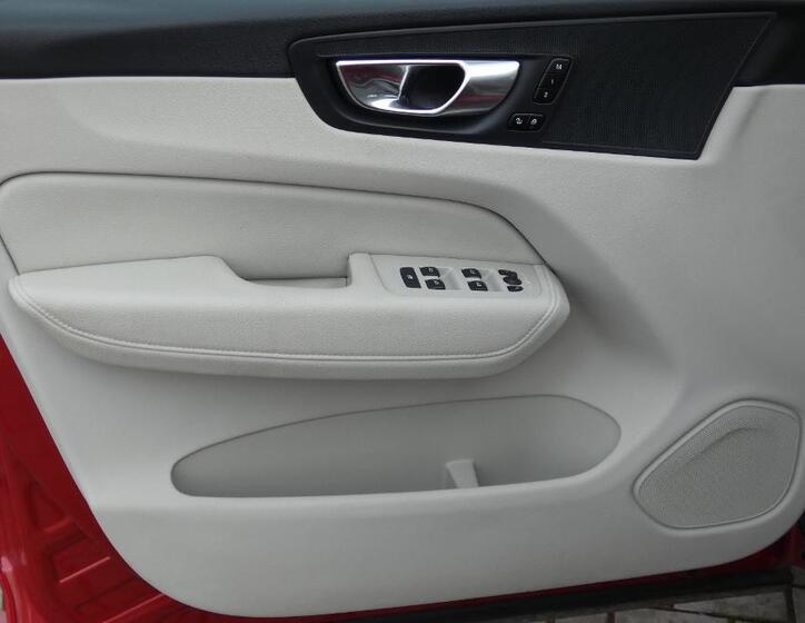 Volvo XC60 8