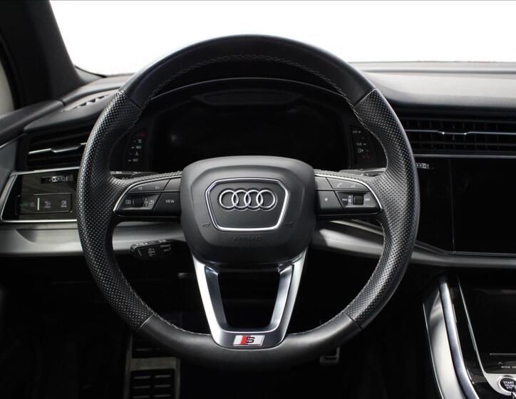 Audi Q7 17