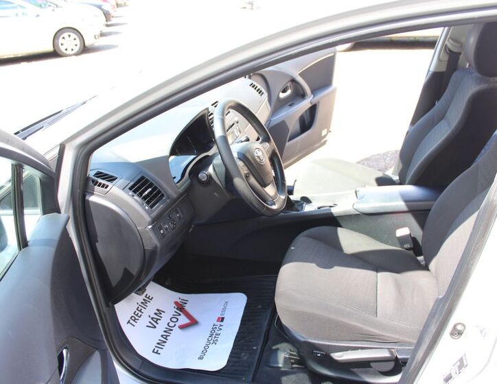 Toyota Avensis 9