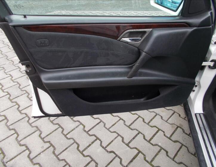 Mercedes-Benz Třídy E 25