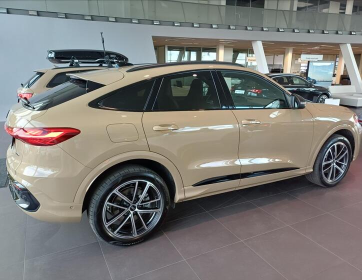 Audi Q5 4