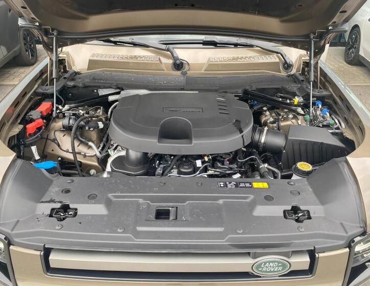 Land Rover Defender 14