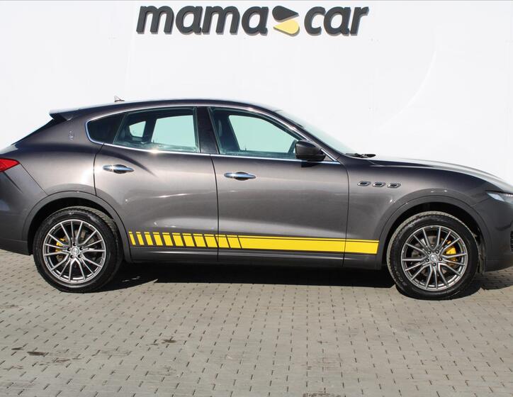 Maserati Levante 8