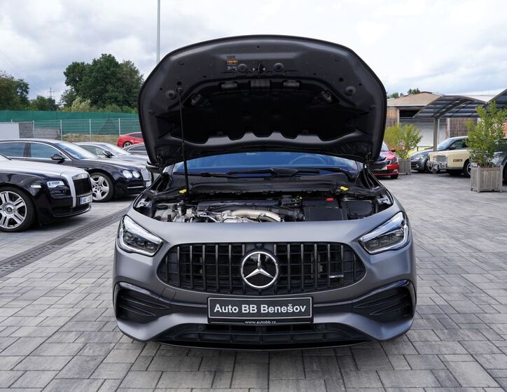 Mercedes-Benz GLA 9