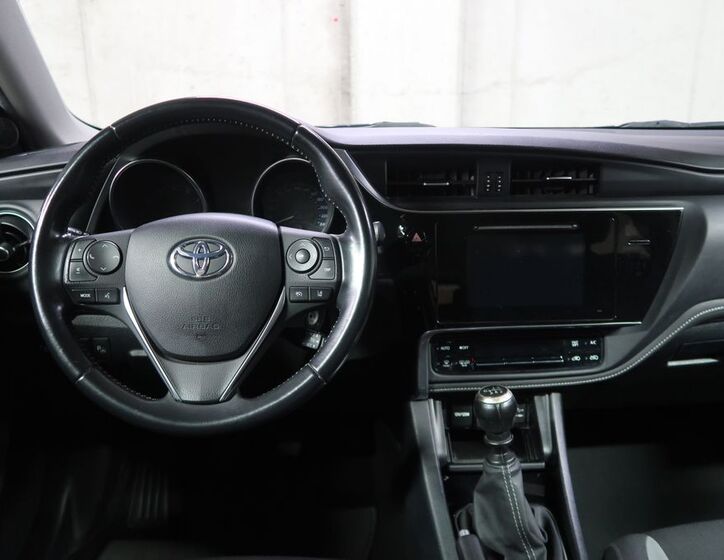 Toyota Auris 15