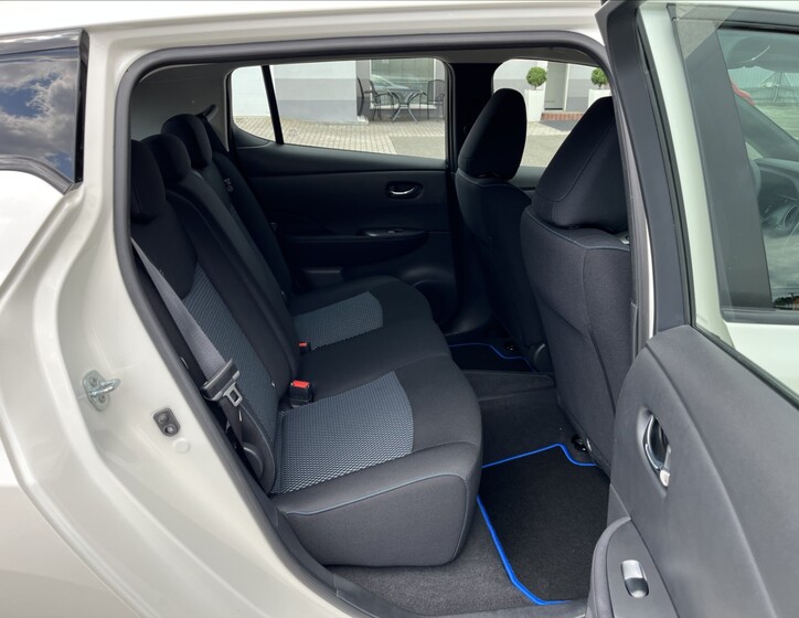 Nissan Leaf 24