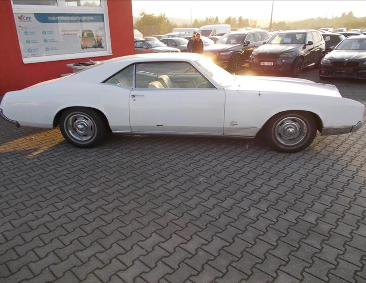 Buick Riviera 8