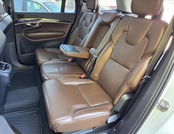 Volvo XC90 10