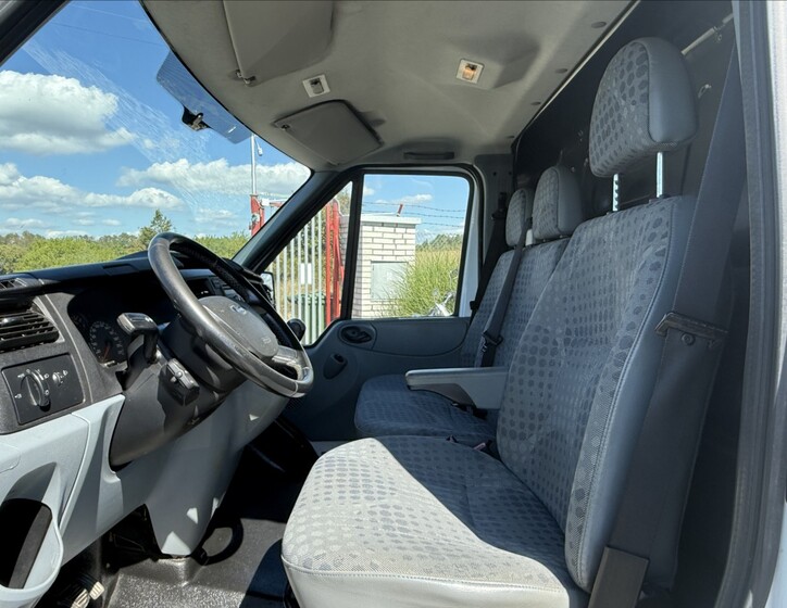 Ford Transit 9