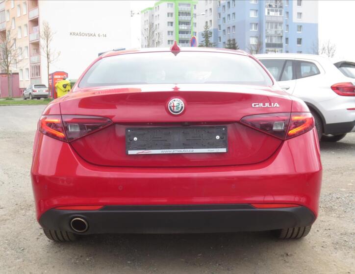 Alfa Romeo Giulia 8