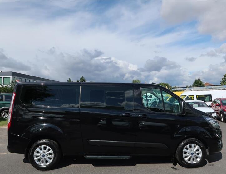 Ford Tourneo Custom 5
