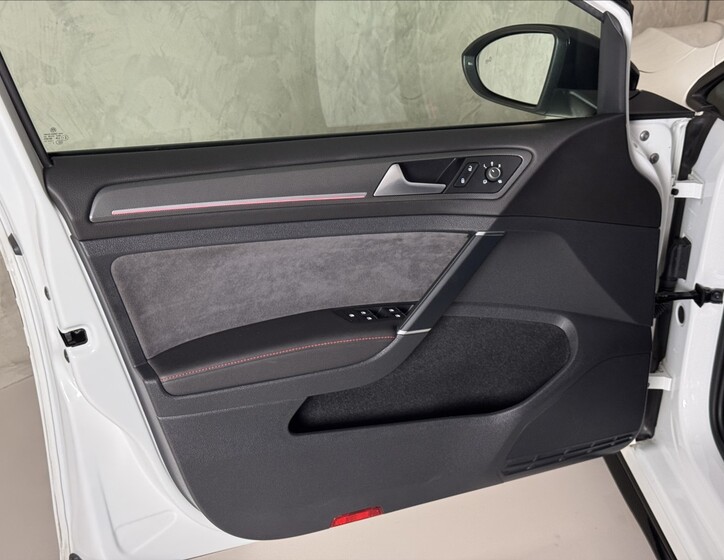 Volkswagen Golf 21