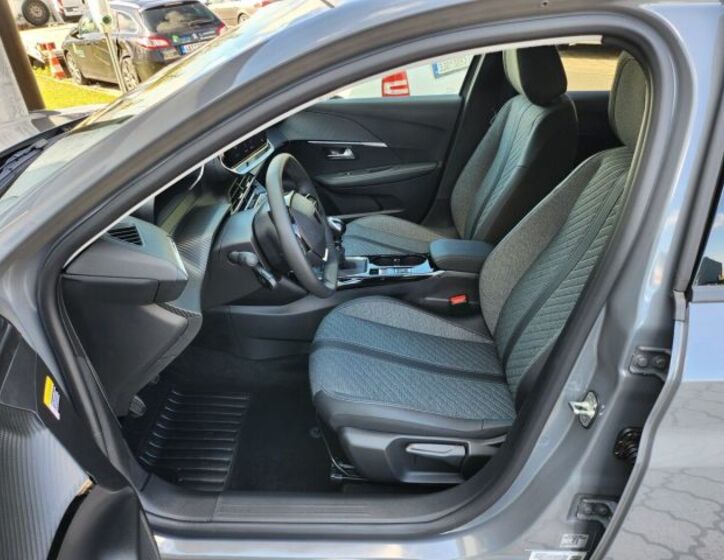 Peugeot 208 12