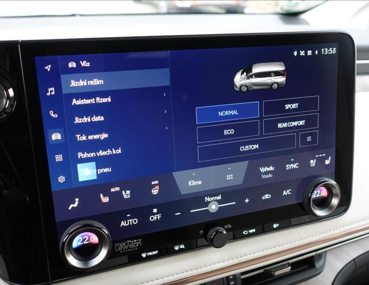 Lexus LM 350h 23