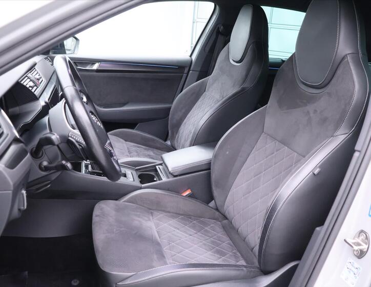 Škoda Superb 13