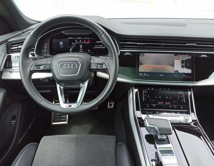 Audi Q8 18