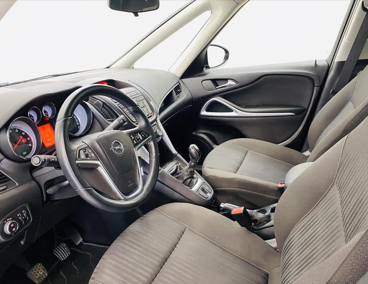 Opel Zafira 5