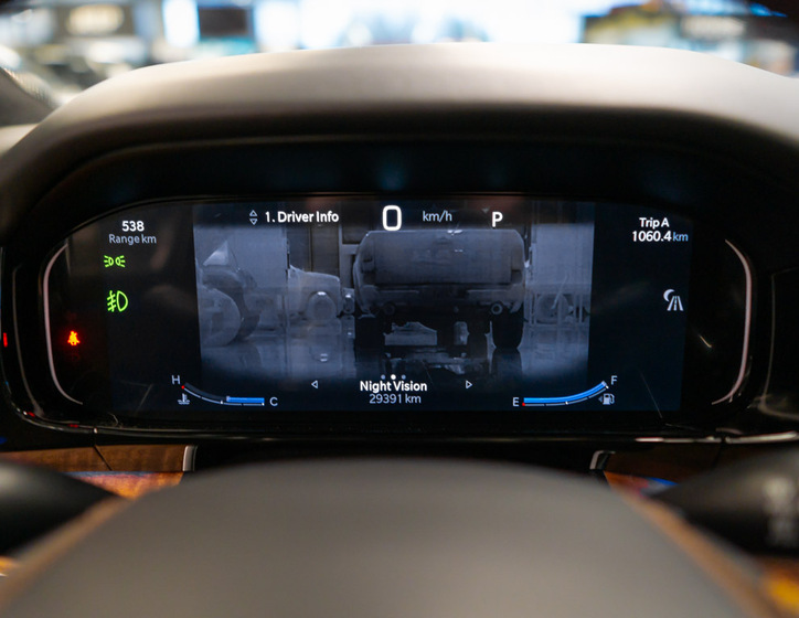 Jeep Grand Wagoneer 27