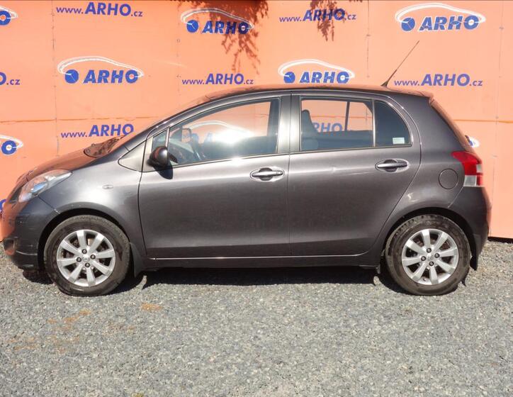 Toyota Yaris 4