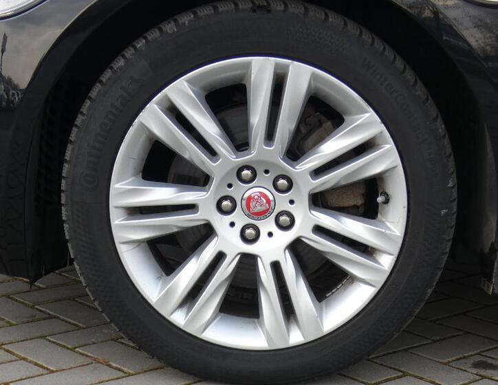 Jaguar XF 22