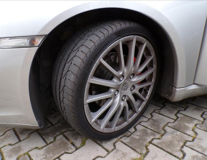 Porsche Cayman 25