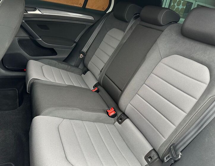 Volkswagen Golf 23