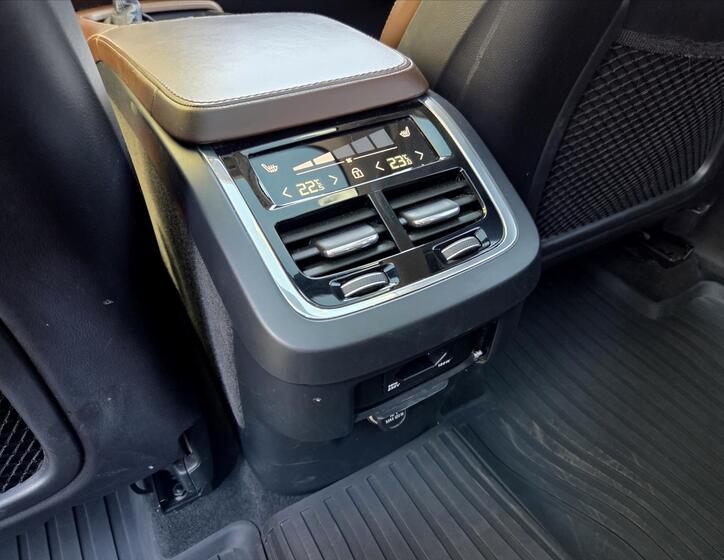 Volvo XC90 11